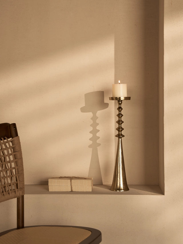 The Tempered 18“ Candle Holder